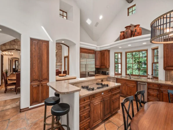 Luxurious Ski-In/Ski-Out Snowmass Chalet with Stunning Mountain Views